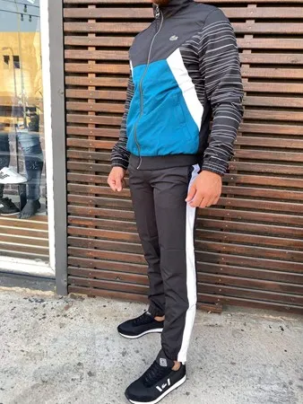 עומר m