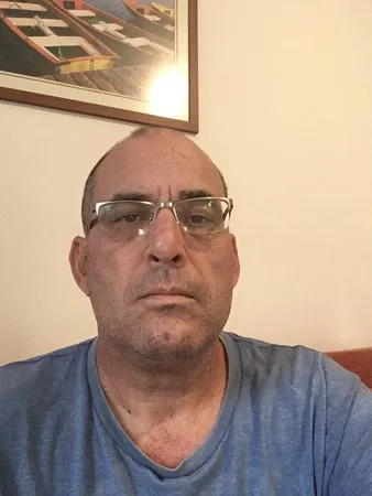 ביישן מרחובות 