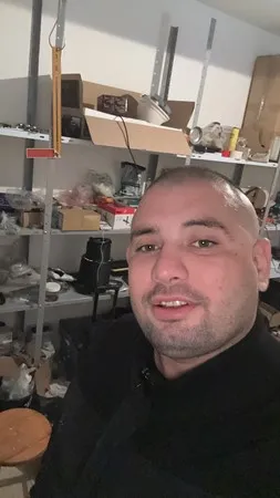 Yosi g