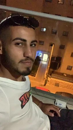 יודע לשלוט 