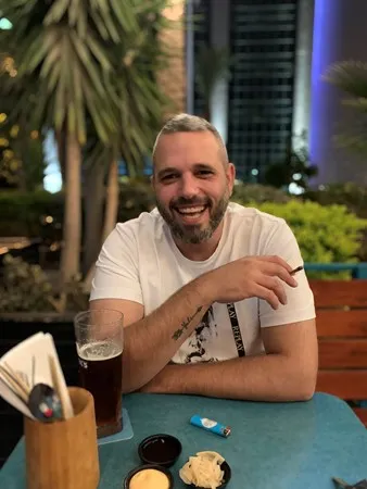 גרוש חתיך ושובב