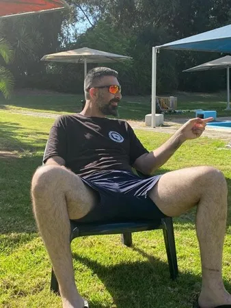 דו מחפש קשר