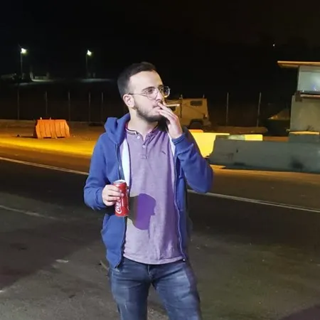 שוליו