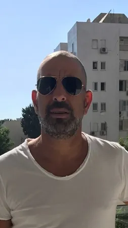 Yo m