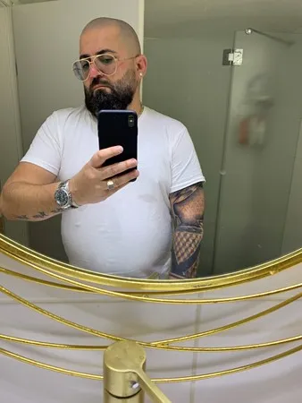 מצחיק איתי