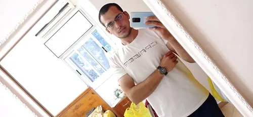 חמוד ואמיתי עם 
