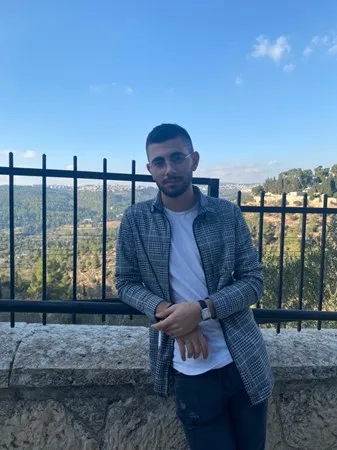 ג'וליאן מ.