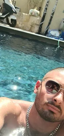 אריאל. אב