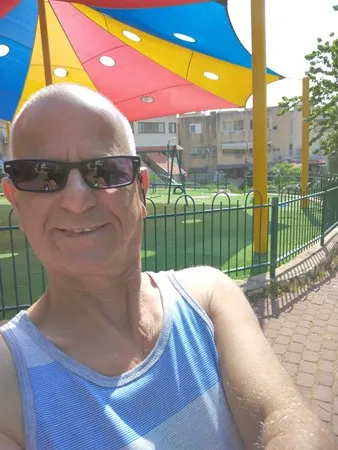ניסים. נ