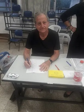 אדם אוהב