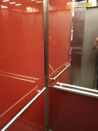 אוהבבתחת