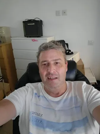 הסקרן000