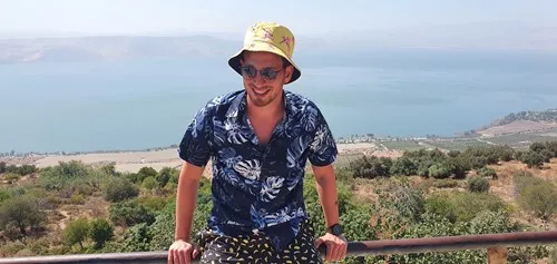 ההוא עם העניים 