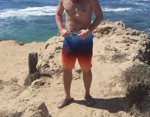 כל הזמן עומד 