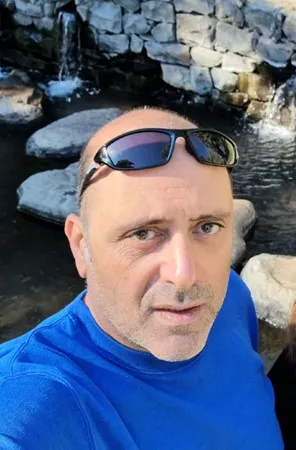שחר י