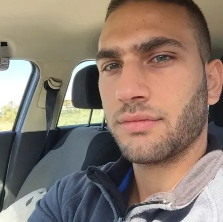 חתיך עם מפלצתי