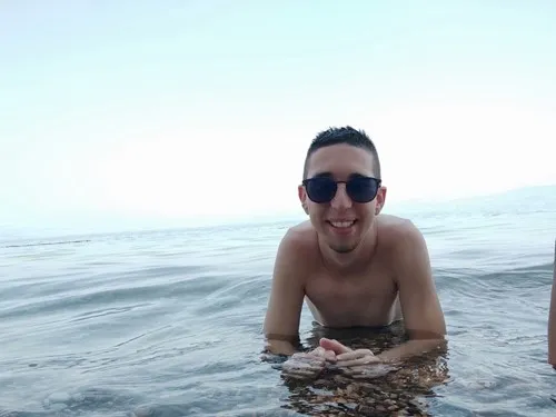יוני10000000000