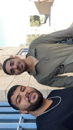 ליאון  עוז