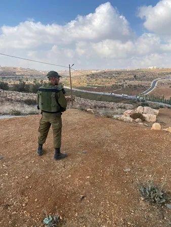 אביב ש12