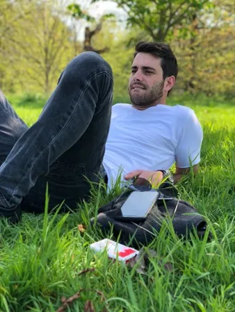 לא מחפש משחקים 
