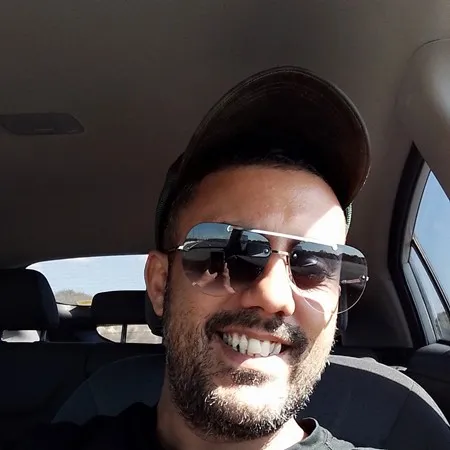 אדם38