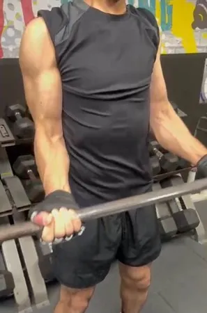 Sexy Arik
