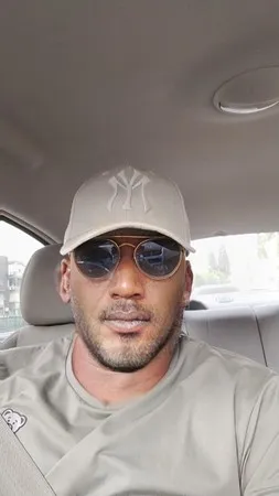 שחור משעומם 