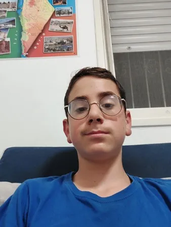 יאיר חתיך צעיר