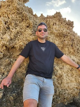  ב dror