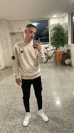 1112345678