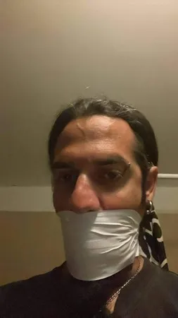מסקנטייפ על הפה