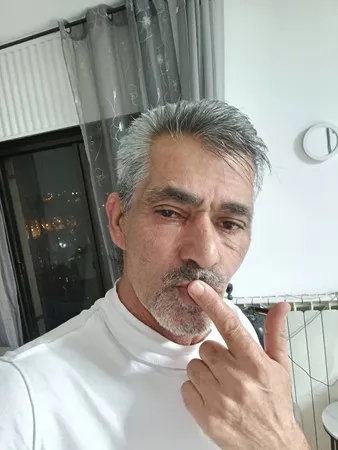 לצוללת השחורה