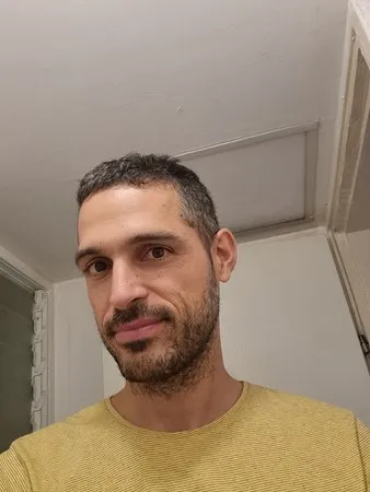 Guy222222