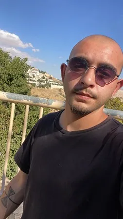 זורק זין 