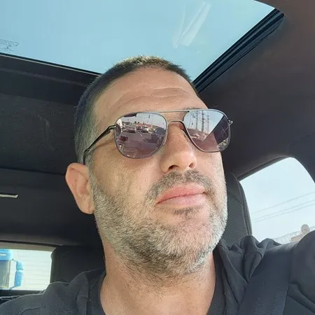 מאהב מחפש רומן