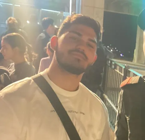 בחור מצחיק 3376