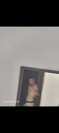 מסתכל מלמעלה 