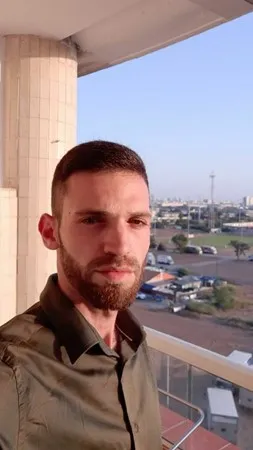 בחור לעניין33