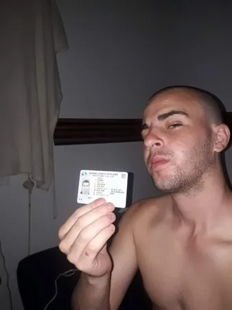 רק בנות עם תחת 