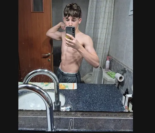 At44
