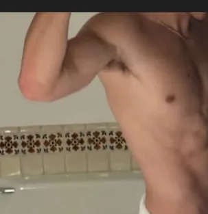 חמוד עם צינור 🤭