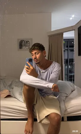 אלמוג מחפש סטוץ