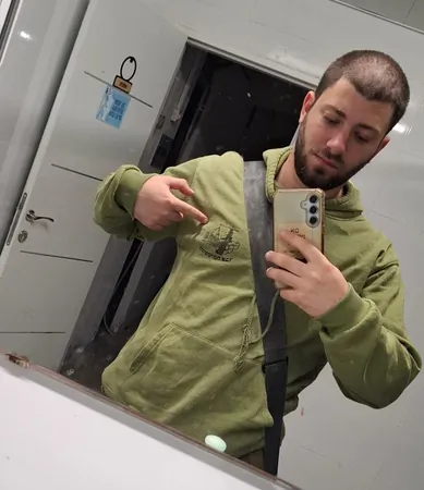 החייל_המזוקן