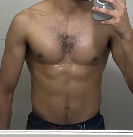 חתיך.מצויד.שחום