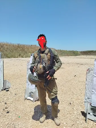 שקד משובב
