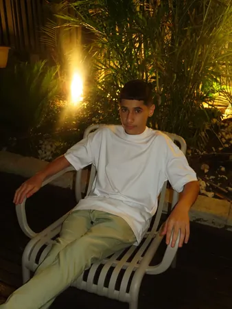 אורי אלחרר