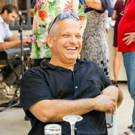 רוני x