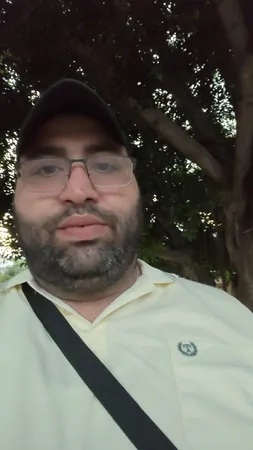 אבי כריש חופש