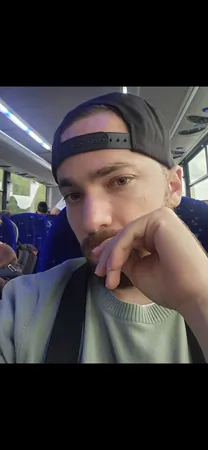אביב u