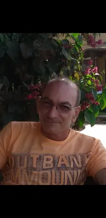 עוזי פ 